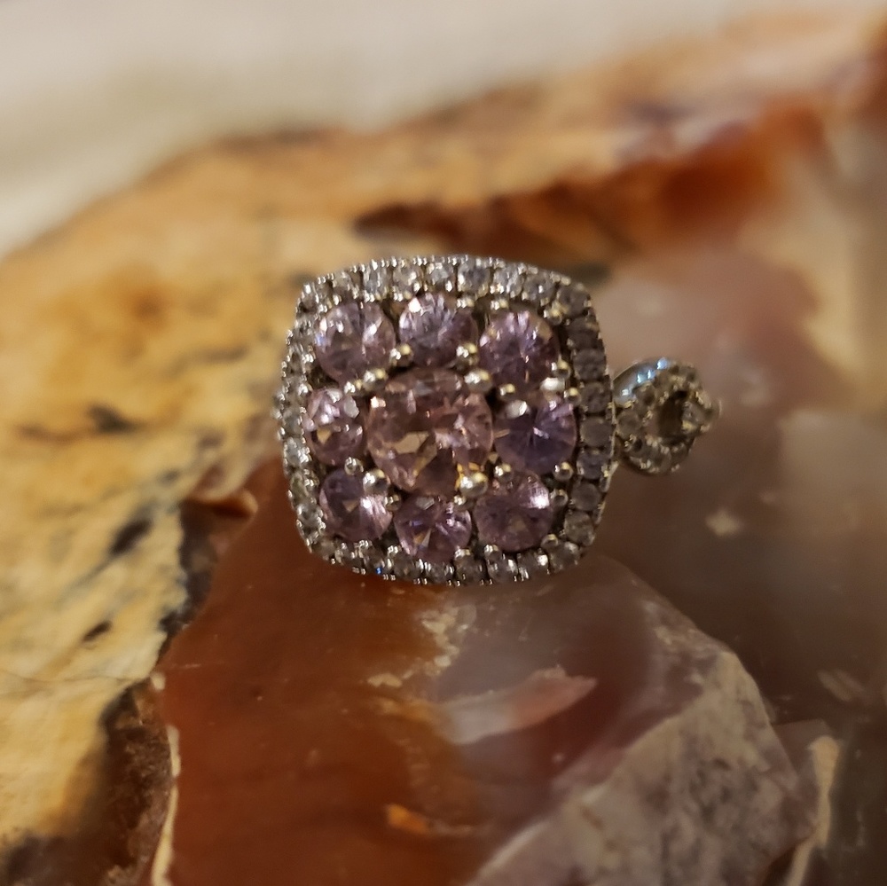 Light garnet ring with halo